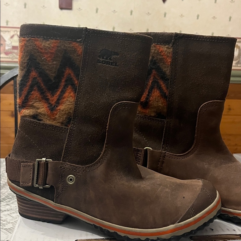Sorel Slim Shortie boots zigzag print